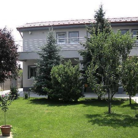Ubytovanie House Galanta Luaran gambar