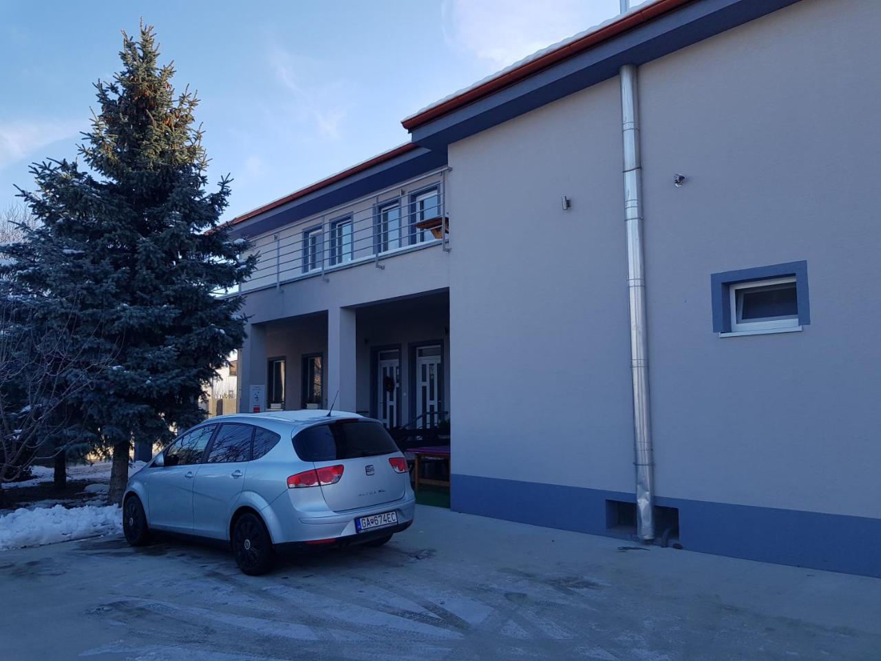 Ubytovanie House Galanta Luaran gambar